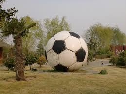 为什么投手在换局间隙需要穿着外套以防止手臂肌肉因温度骤降变僵